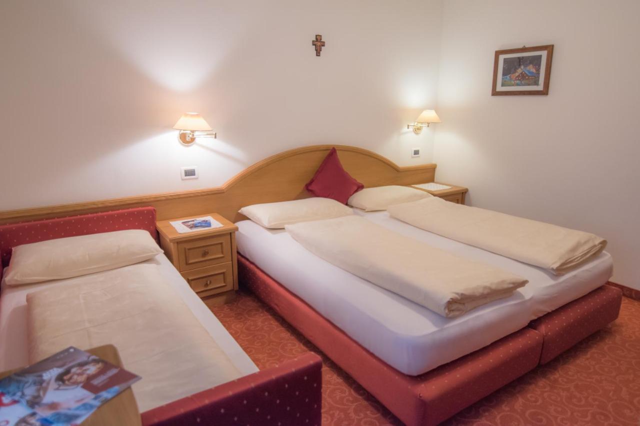 Garni La Vara Corvara In Badia Ngoại thất bức ảnh